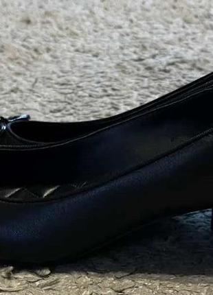 Оригинал.фирменные,шикарные,кожаные туфли на низком,широком каблуке michael kors2 фото