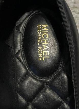 Оригинал.фирменные,шикарные,кожаные туфли на низком,широком каблуке michael kors5 фото