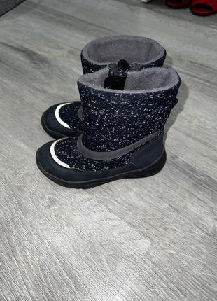 Стильні зручні зимові чобіткі superfit