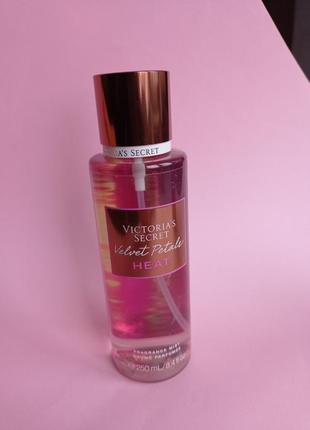 Victoria´s victorias secret виктория сикрет спрей мист velvet petals heat fragrance mist