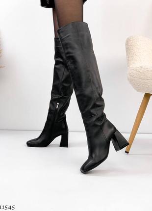 Женские стильные кожаные зимние сапоги на каблуке черные5 фото