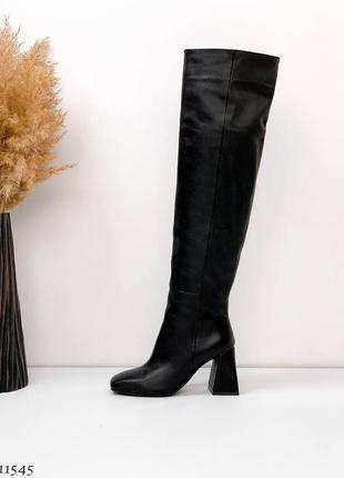 Женские стильные кожаные зимние сапоги на каблуке черные