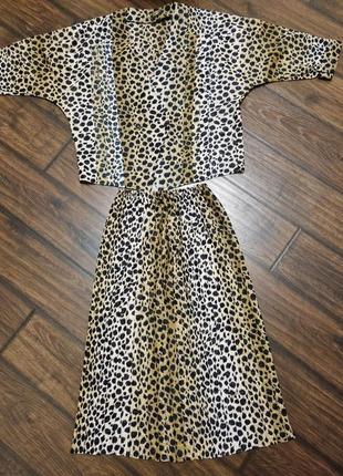 Легкий костюм  пиджак+юбка