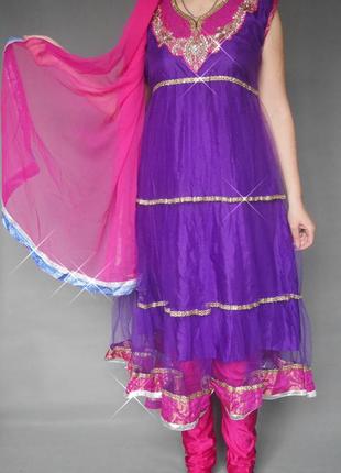 Індійський костюм, анаркалі, сарі.