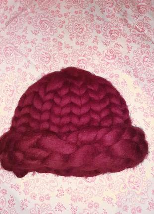 Шапка бордового цвета из толстой пряжи натуральной шерсти австралийских овечек мериносов!