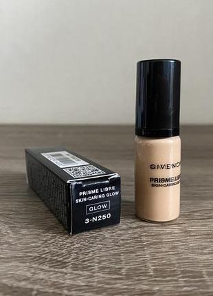 Prisme libre skin-caring glow foundation тональна основа1 фото