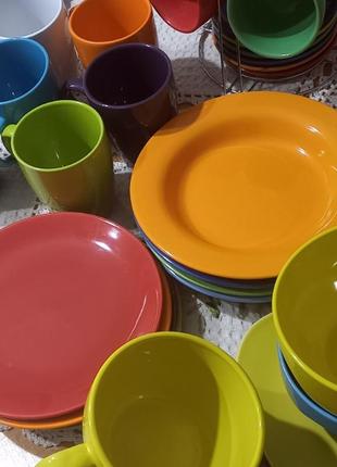 Посуд різнокольоровий5 фото