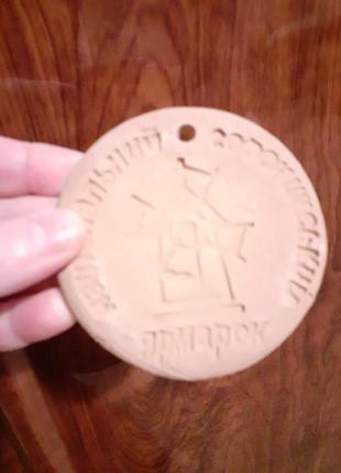 Медаль глиняна