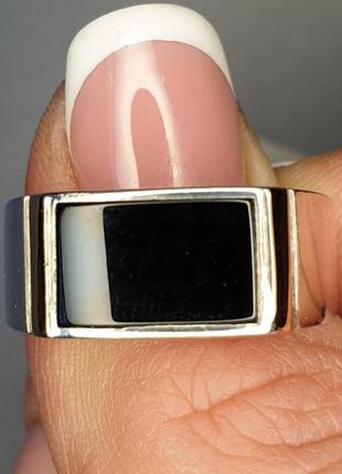 Кольцо серебряное с ониксом "британец" 21,5 5,48 г