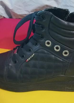 Черевики на дівчинку