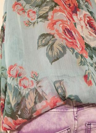 Шифоновая голубая блуза в цветочный принт6 фото