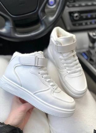 Кросівки жіночі зимові шкіряні білого кольору