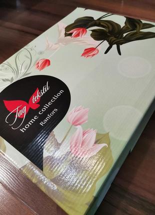 Красивый семейный комплект постельного белья розовый с компаньоном r7625