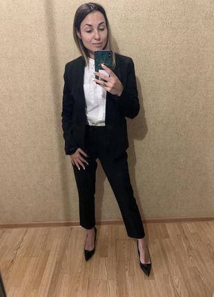 Жіночий чорний піджак