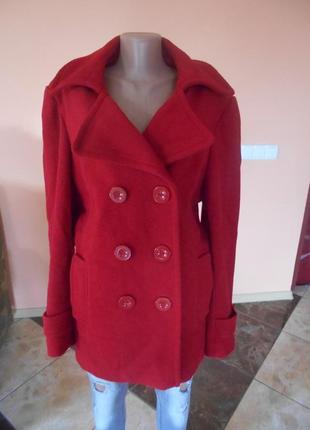 Красное пальто1 фото