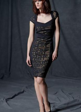 Трикотажное силуэтное платье футляр с элементами кружева