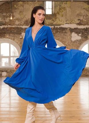 Синя приталена сукня з рукавами-ліхтариками