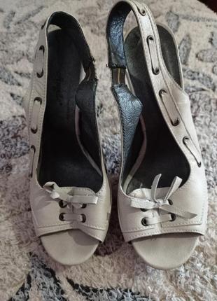 Босоніжки жіночі 35р.