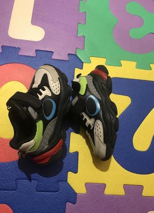 Кросівки, б/у, р.28, устілка 18см, стан нових