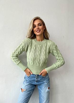 Базовый укороченный свитер в косы 9