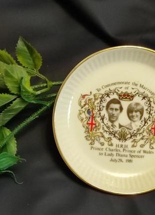 Фарфоровая тарелка от  тhe chancery collection5 фото