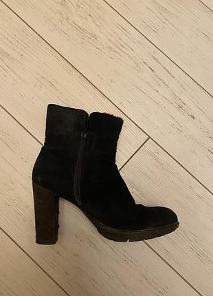 Зимові замшеві чоботи