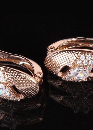 Сережки овальні під золото з медичного сплаву xuping, жіночі сережки класичні овальні з камінням2 фото