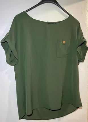 Жіноча блузка-футболка кольору хакі з кишеньою на грудях1 фото