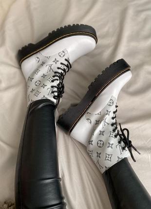 Жіночі черевики  dr. martens jadon custom white хутро знижка sale / smb4 фото