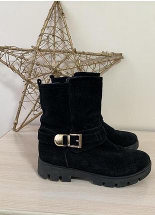 Тепленькі зимові замшеві чоботи від estro