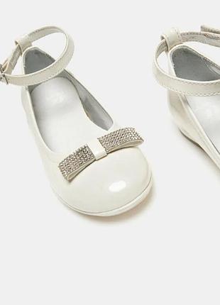 Туфлі італійської фірми bata. 
нові , кожа 
розмір 33 ( устілка 21 см )