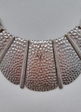 Эффектное нарядное серебристое ожерелье, колье7 фото