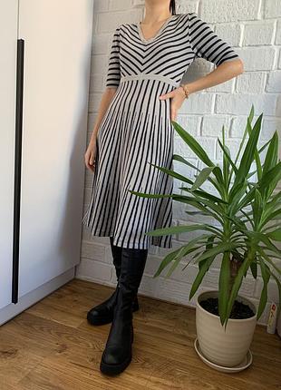 Трикотажна шерстяна сукня