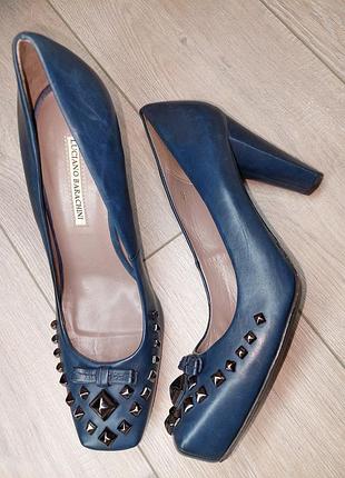 Шкіряні туфлі дорогого бренду