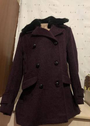 Удобное короткое пальто с высокими карманами