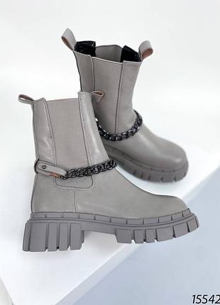 Челсі з ланцюгом