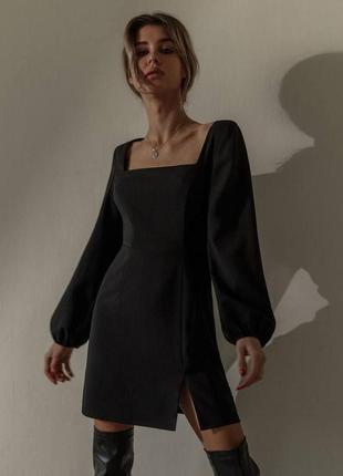 Міні плаття з вишуканим декольте та ефектним розрізом на стегні1 фото