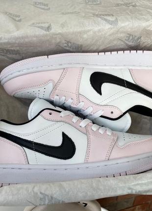 Жіночі кросівки nike air jordan 1 retro low white/black/pink