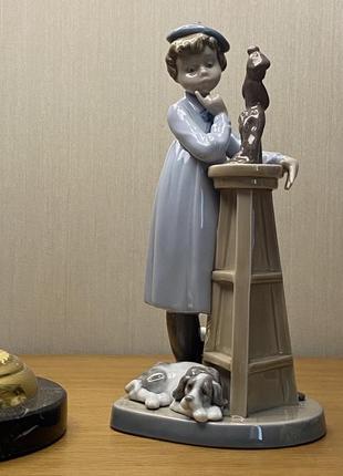 Фарфоровая статуэтка lladro «маленький скульптор».