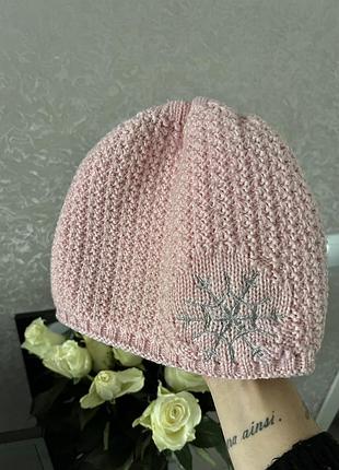 Нова в’язана шапка з сніжинкою