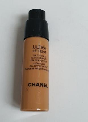 Стійкий тональний флюїд для обличчя chanel ultra le teint fluide