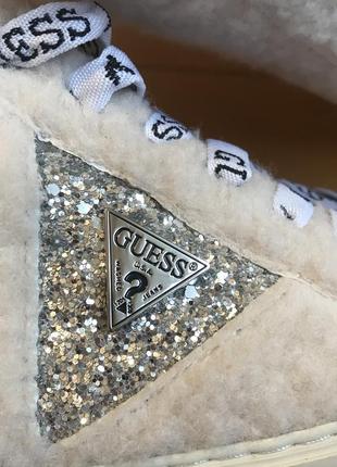 Светлые брендовые сникерсы с мехом guess оригинал5 фото