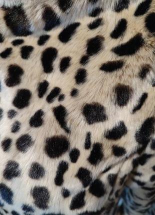 Актуальная эко шубка в леопардовый принт7 фото