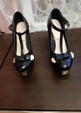 Туфлі замшеві .