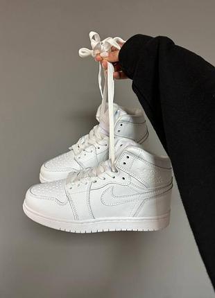 Зимові кросівки nike air jordan 1 retro white