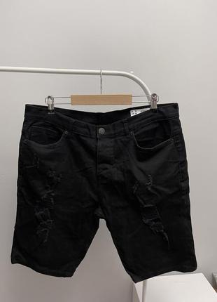 Чорні джинсові шорти з рваностями