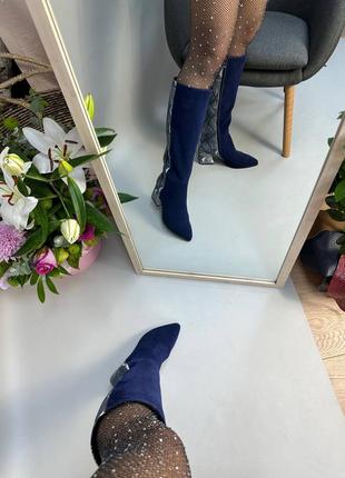 Жіночі чоботи з натуральної шкіри у підрозділі комбінованих з замшу синього кольору на невеликому каблучку8 фото