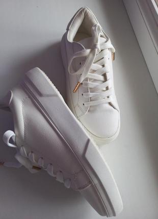 Крассовки new look love comfort