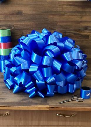 Бант подарочный пышный синий (диаметр 50 см) на клеевой основе1 фото