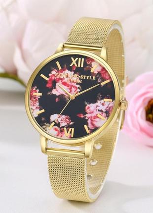 Жіночий наручний годинник з квітами